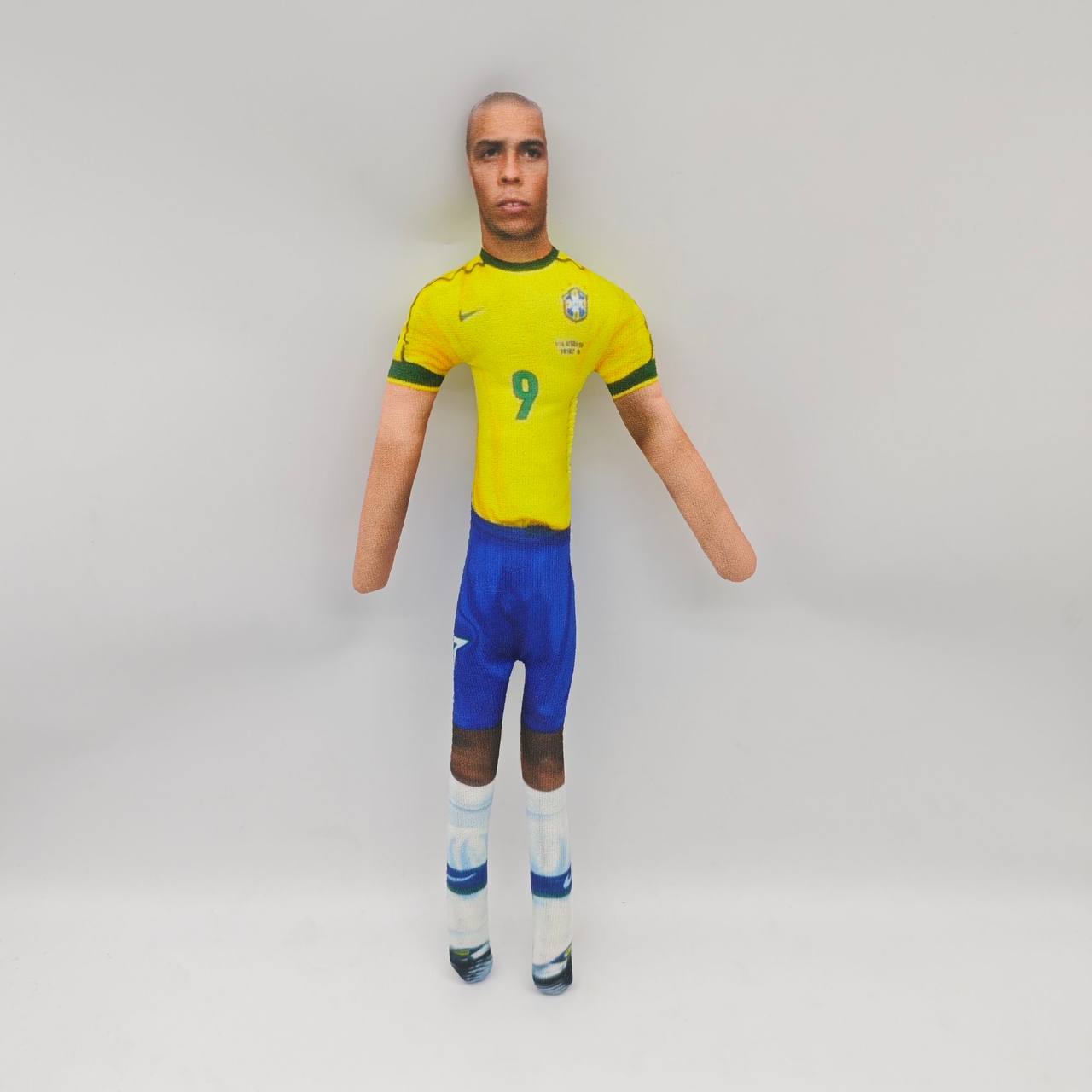 Ronaldo Nazário (R9) — Big Poseable Plush ⚽